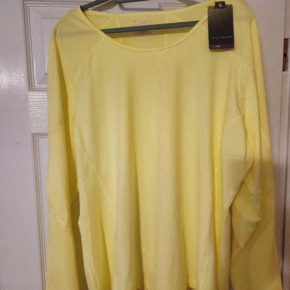 TEK GEAR Buttery Yellow Long Sleeve Tee - Picture 2 of 3
